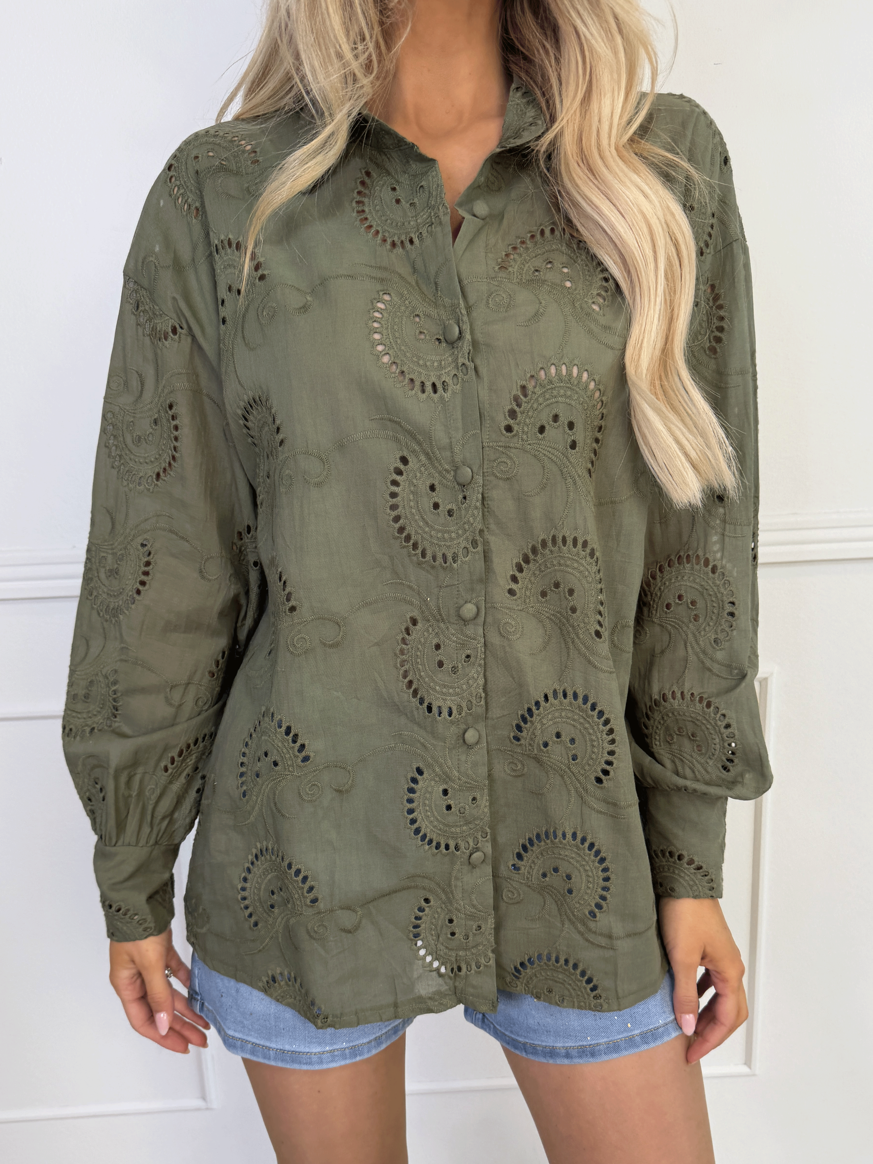 Lona Broderie - Broderie anglaise plus size skjorte i viskose